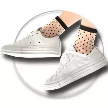 Chaussettes&nbsp;transparentes pois noirs pour vos jolis pieds