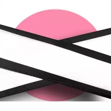 Lacets en satin large&nbsp;blanc gansé noir pour vos chaussures