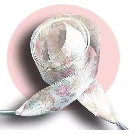 Lacets satin blanc fleurs poudrées&nbsp; pour vos chaussures