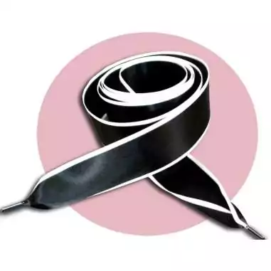 Lacets satin large noir&nbsp;gansé&nbsp;blanc pour vos chaussures