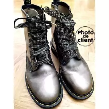 Lacets noirs facettes&nbsp;argentés &&nbsp;dorés pour vos chaussures