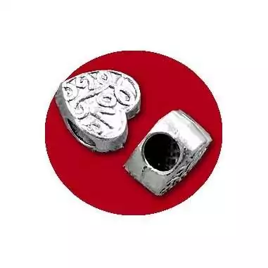 Envie de décorer vos chaussures ? Décorations coeurs argentés