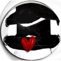 Envie de décorer vos chaussures ? Décorations coeurs rouges 2