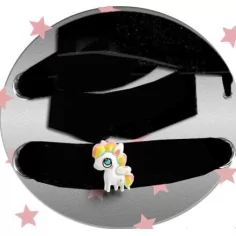 Envie de décorer vos chaussures ? Décorations licornes multicolores 2