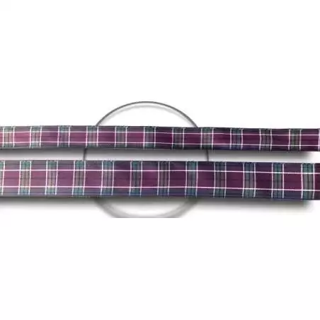 Lacets écossais carreaux rouges en vente en boutique en…