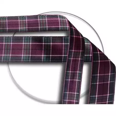 Lacets écossais carreaux rouges en vente en boutique en…