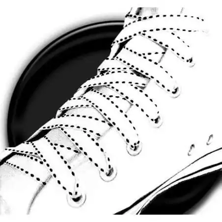 Lacets blancs surpiqués de noir pour vos chaussures