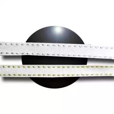 Lacets&nbsp;blancs&nbsp;surpiqûres argentées ou dorées pour vos…