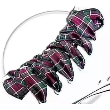 Lacets écossais carreaux rouges en vente en boutique en…