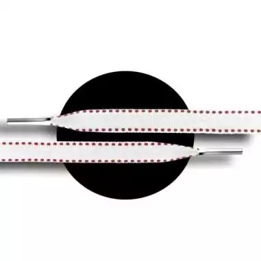 Lacets blancs surpiqués de&nbsp;rouge pour vos chaussures