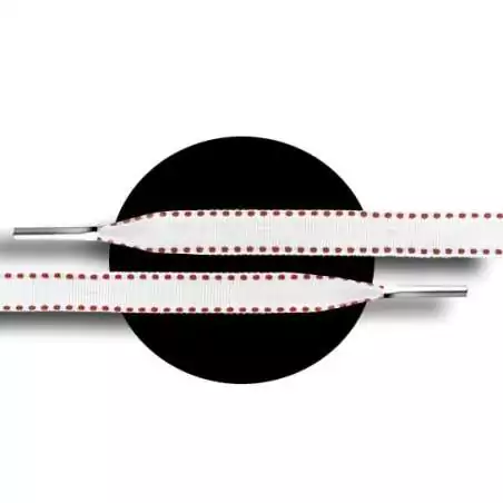 Lacets blancs surpiqués de&nbsp;rouge pour vos chaussures