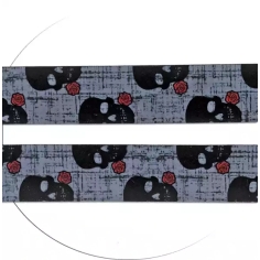 Lacets satin large gris à crânes noirs pour vos chaussures 2