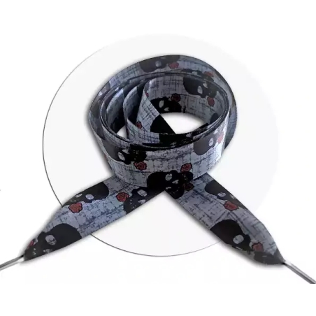 Lacets satin large gris à crânes noirs pour vos chaussures