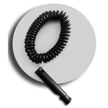 Bracelet-sifflet anti agression pour pouvoir sortir en toute sécurité