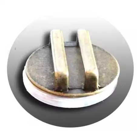 Envie de décorer vos chaussures ? Décorations noires à facettes