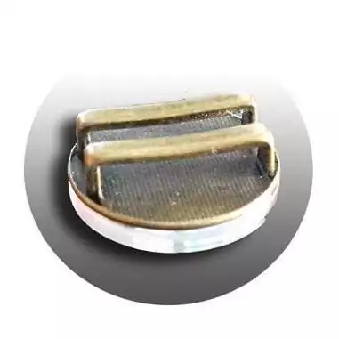 Envie de décorer vos chaussures ? Décorations noires à facettes